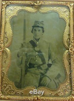 1/4 plate Civil War Tintype of an armed Yankee soldier