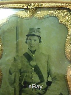 1/4 plate Civil War Tintype of an armed Yankee soldier