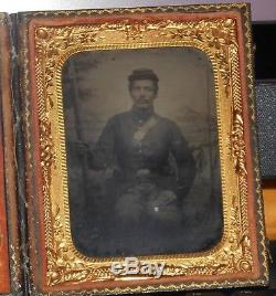 1860'S CIVIL WAR UNION SOLDIER PHOTOGRAPH w CASE
