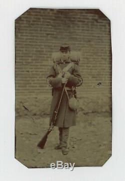 1860's-70s CIVIL WAR-INDIAN WARS SOLDIER, RIFLE, CANTEEN, BACKPACK, KEPI TINTYPE