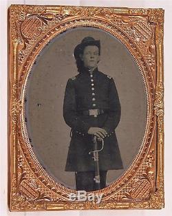 1860's CIVIL WAR 1/4 PLATE RUBY PLATE AMBROTYPE PHOTO OF ARMED UNION SOLDIER