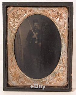 1860's CIVIL WAR 1/4 PLATE TINTYPE PHOTO OF UNION SOLDIER ARMED WITH RIFLE