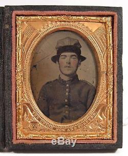 1860's CIVIL WAR AMBROTYPE PHOTO OF UNION SOLDIER WEARING WHIPPLE HAT / HAVELOCK