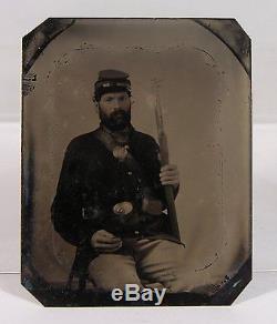 1860's CIVIL WAR TINTYPE PHOTOGRAPH OF UNION ARMY SOLDIER ARMED WITH RIFLE