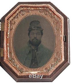 1860's CIVIL WAR TINTYPE PHOTOGRAPH OF UNION SOLDIER IN GUTTA PERCHA PHOTO CASE