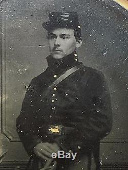 1860's Civil War 1/4 Plate Tintype Photo of Armed Union Army Soldier GP Frame