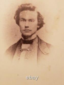 1860s CIVIL WAR SOLDIER. RARE CABINET CARD. COURAGIOUS HERO