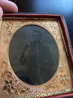 1860s Sword ARMED CIVIL WAR UNION Officer SOLDIER TINTYPE PHOTO 6TH Plate Rare