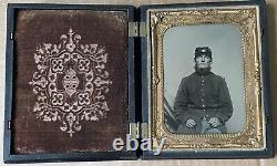 1861-65 Nice Civil War Union Soldier, 1/4 Plate Tin Type, Gotta-Percha Case