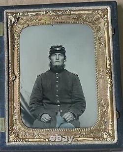 1861-65 Nice Civil War Union Soldier, 1/4 Plate Tin Type, Gotta-Percha Case