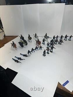 42 Britain's deetail civil war toy soldiers horses & cannon