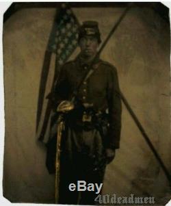 6th plate tintype of civil war union soldier with American flag in half case
