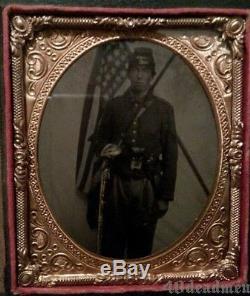 6th plate tintype of civil war union soldier with American flag in half case