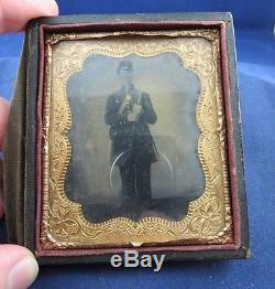 ANTIQUE CIVIL WAR SOLDIER TINTYPE PHOTOGRAPH IN GOLD FILLED VICTORIAN FRAME