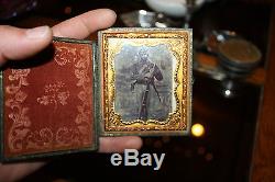 ANTIQUE CIVIL WAR UNION SOLDIER ARMED TINTYPE