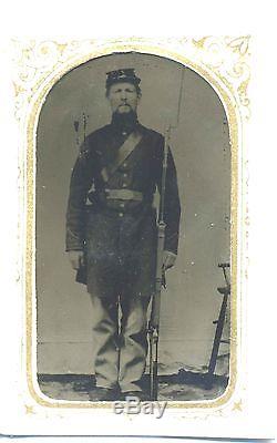 ARMED INFANTRY SOLDIER ORIGINAL CIVIL WAR TINTYPE PHOTOGRAPH TAKEN IN THE FIELD