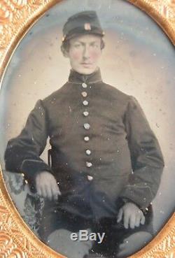 American Civil War Union soldier ambrotype portrait in leather case