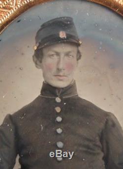 American Civil War Union soldier ambrotype portrait in leather case