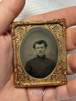 Antique Civil War Confederate Solider Waist Up Portrait Tin Type Leather Case