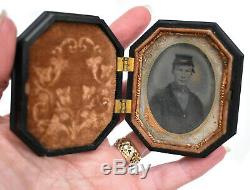 Antique Daguerreotype Civil War Soldier Gutta Percha Thermoplastic Union Cas