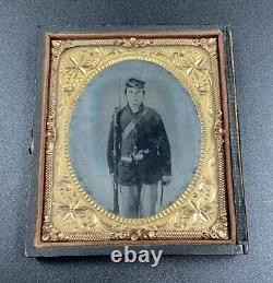 Antique Daguerreotype Photograph Portrait Young Armed Soldier Civil War Union