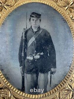 Antique Daguerreotype Photograph Portrait Young Armed Soldier Civil War Union