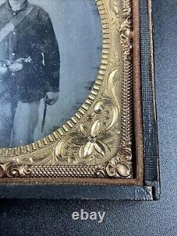 Antique Daguerreotype Photograph Portrait Young Armed Soldier Civil War Union