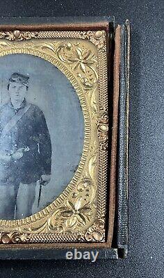 Antique Daguerreotype Photograph Portrait Young Armed Soldier Civil War Union