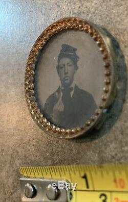 Antique Unidentified Civil War Soldier Smoking a Pipe Round Tintype Photograph