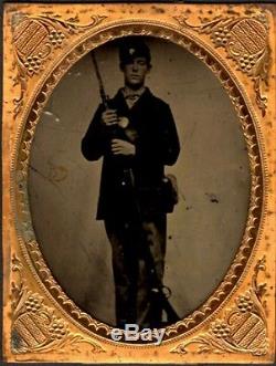 Antique Victorian 4th plate tintype armed civil war soldier identified