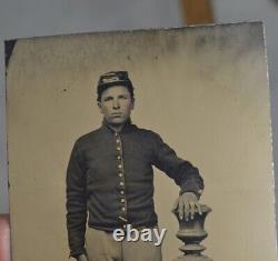 Antique photo Civil War soldier tin type mid 1800s 2.5 x 4 original