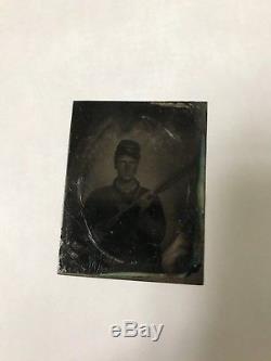 Armed Civil War Soldier Daquerreotype in he original case