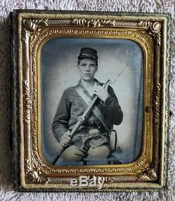 CIVIL WAR 1/6TH PLATE AMBROTYPE OHIO SOLDIER With OVM BELT PLATE RIFLE KNIFE