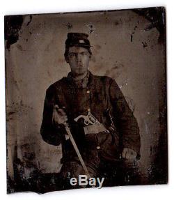 CIVIL WAR NORTHERN SOLDIER AMBROTYPE PHOTO HOLDING SWORD REVOLVER
