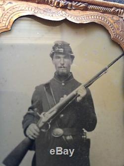 CIVIL WAR PHOTO AMBROTYPE ARMED SOLDIER UNION ARMY