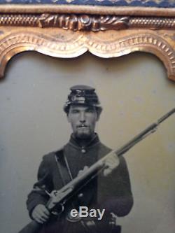 CIVIL WAR PHOTO AMBROTYPE ARMED SOLDIER UNION ARMY