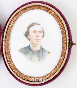 CIVIL War Soldier In Uniform. Tinted Opaltype, Oval In Case. Very Rare