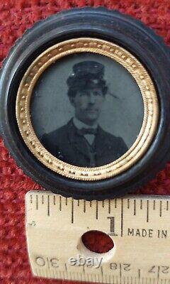 CIVIL War Tintype Soldier In Gutta Percha Oreo Twist Case