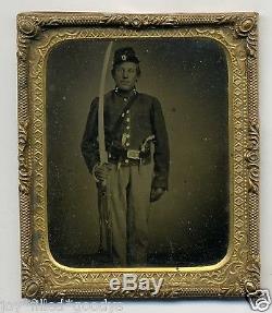 CONFEDERATE OR UNION SOLDIER WITH CAVALRY SABRE KNIFE & PISTOL CIVIL WAR TINTYPE