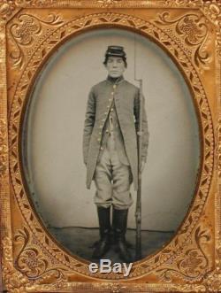 Ca 1860's CIVIL WAR 1/4 PLATE TINTYPE ARMED UNION SOLDIER