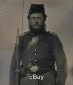 Ca 1860's CIVIL WAR 6th PLATE TINTYPE 2 X ARMED UNION SOLDIER UPSIDE DOWN BUCKLE