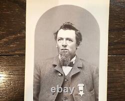 Cabinet Card Photo Civil War Soldier GAR Medal Reno Nevada Photographer Butler