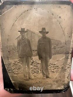 Civil War 1/4 Tintype Photo Of 2 Soldiers Outside In Front Of Building