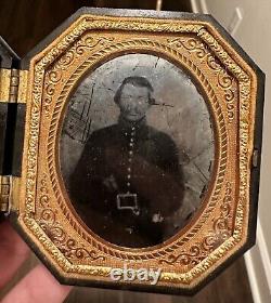 Civil War 1/6th Plate Tintype Of Union Soldier With Colt Army & Square Buckle