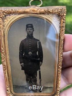 Civil War 1/8th Plate Tin Type Photograph Of Armed Soldier With Musket