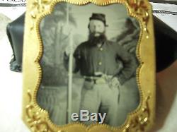 Civil War 6th Plate Tin Type Union Soldier Pistol, Rifle, Nice GUTTA PERCHA Case