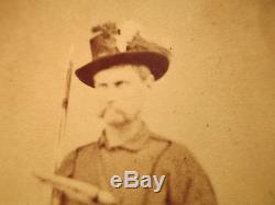 Civil War CDV PHOTO dog SOLDIER HOLDING SWORD & GUN dagger FEATHERED HAT