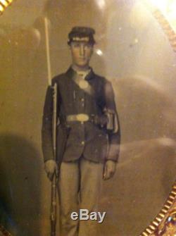 Civil War Soldier with Rifle Tintype Ambrotype Photograph in Case