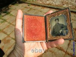 Civil War ambrotype photograph soldier with full uniform (rifer. T18)