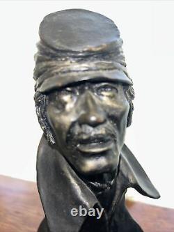 Civil War soldier bust cast resin signed by artist? (J. H.'88) Height 7 1/4